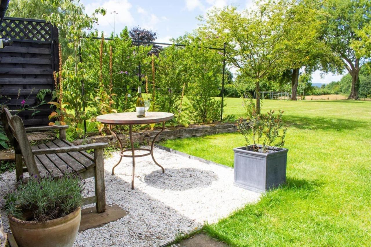 The Tractor Shed Apartamento Usk Exterior foto