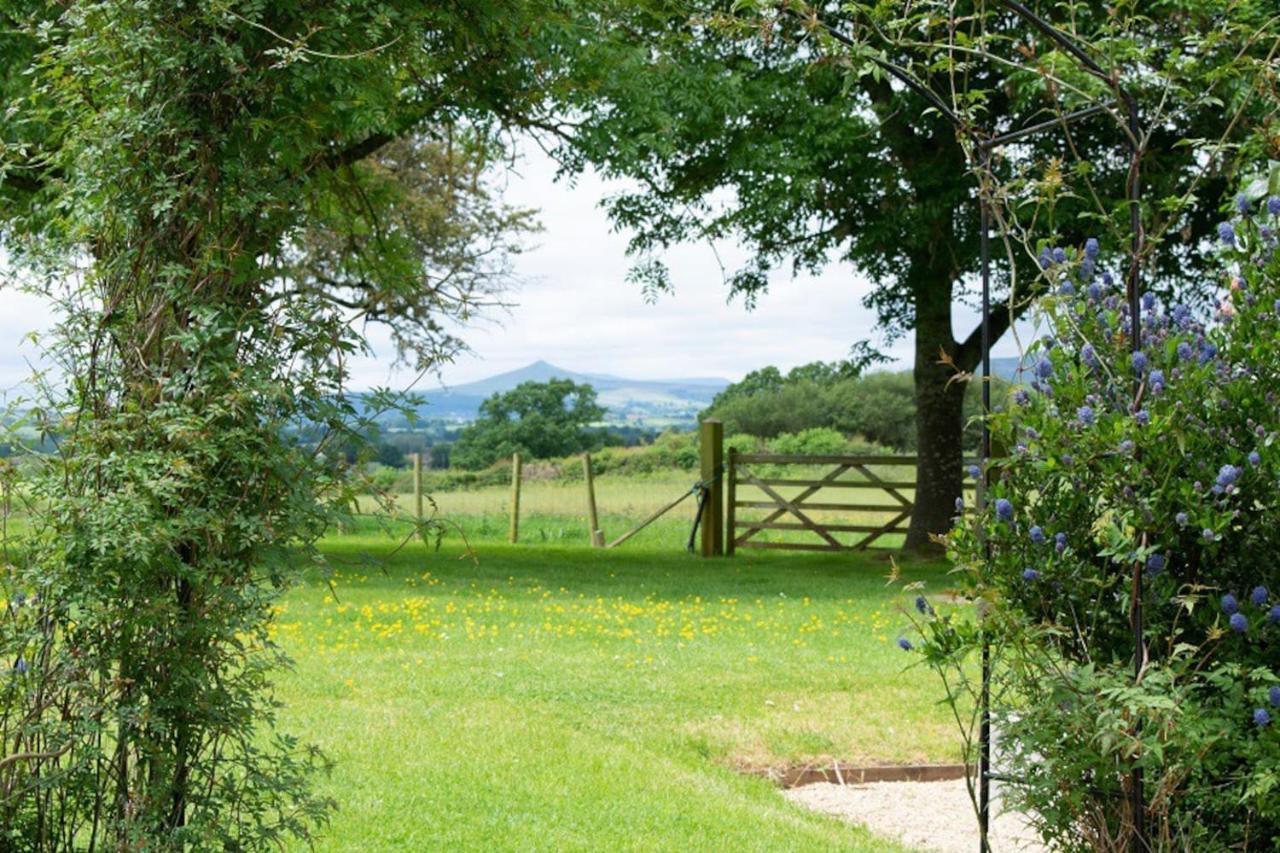 The Tractor Shed Apartamento Usk Exterior foto